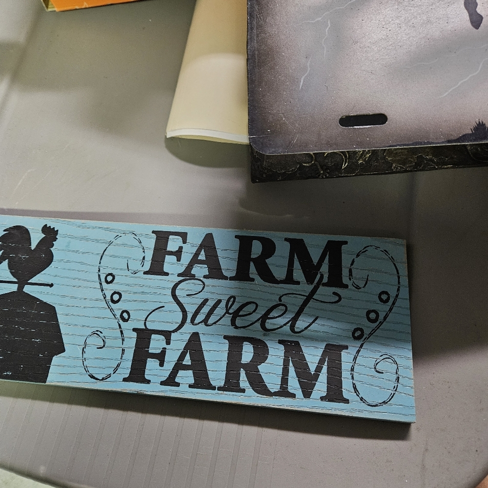 EUC Sign,"FarmSweetFarm",cute!Striking blue/black color combo.Country/farmhouse